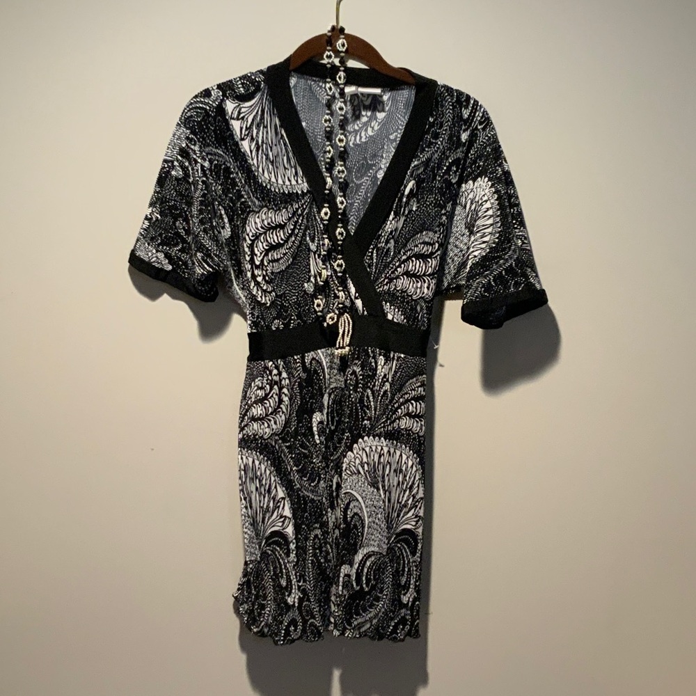 New Chic Black and White Paisley Top - Medium